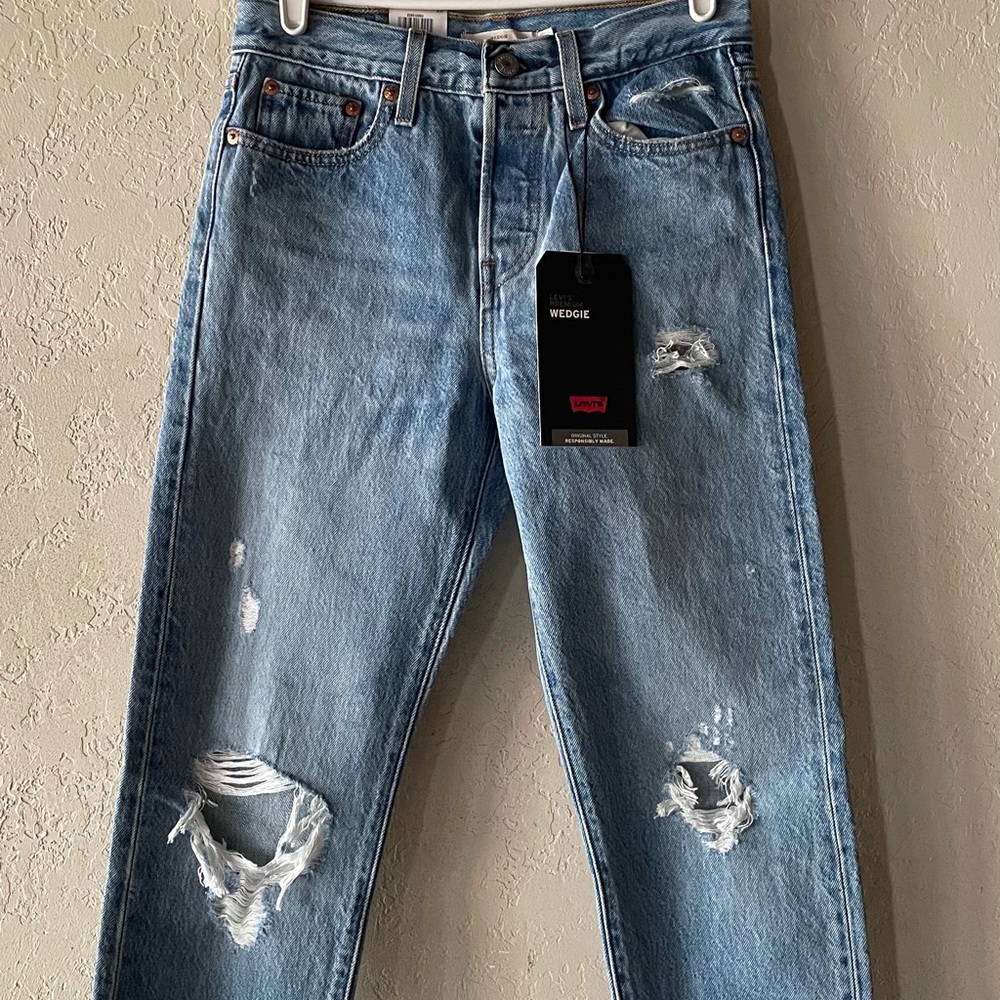 LEVI’S HIGH RISE WEDGIE